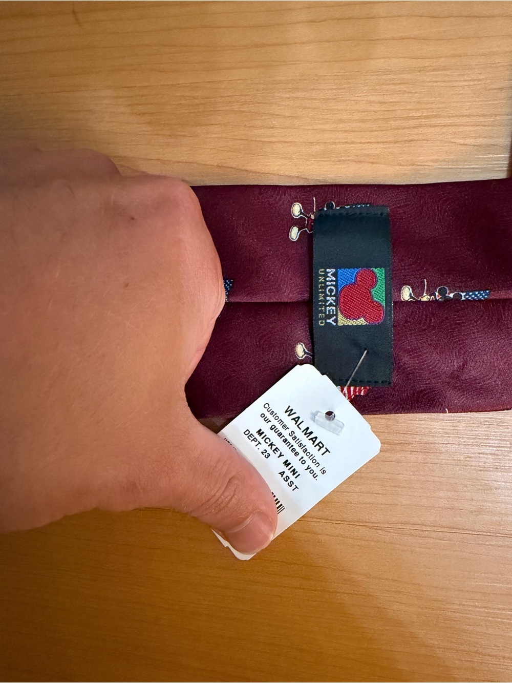 Mickey Mouse holding American flag tie with tag - Picture 4 of 4